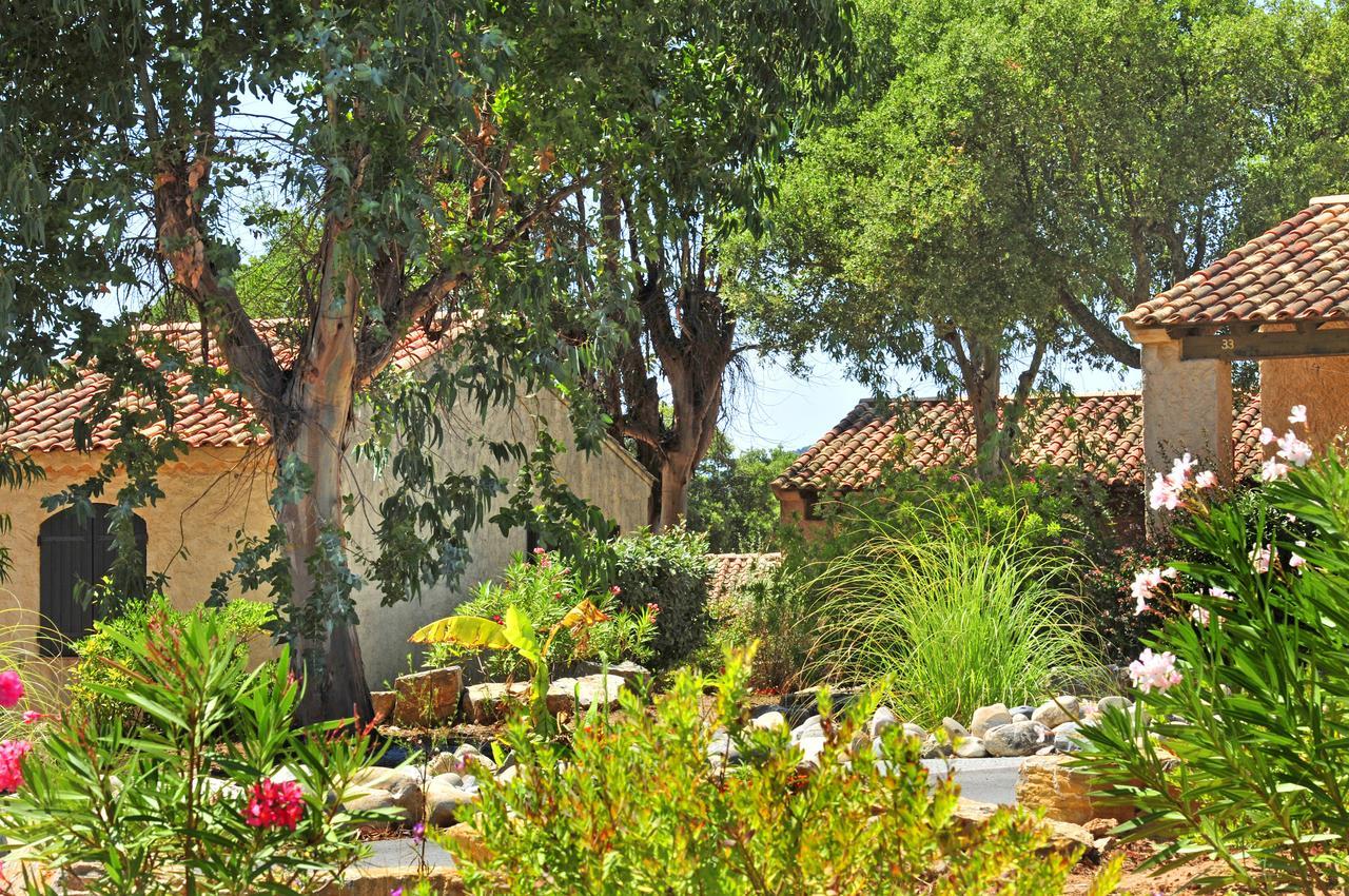 Hotel Le Castelet à Saint Aygulf Extérieur photo