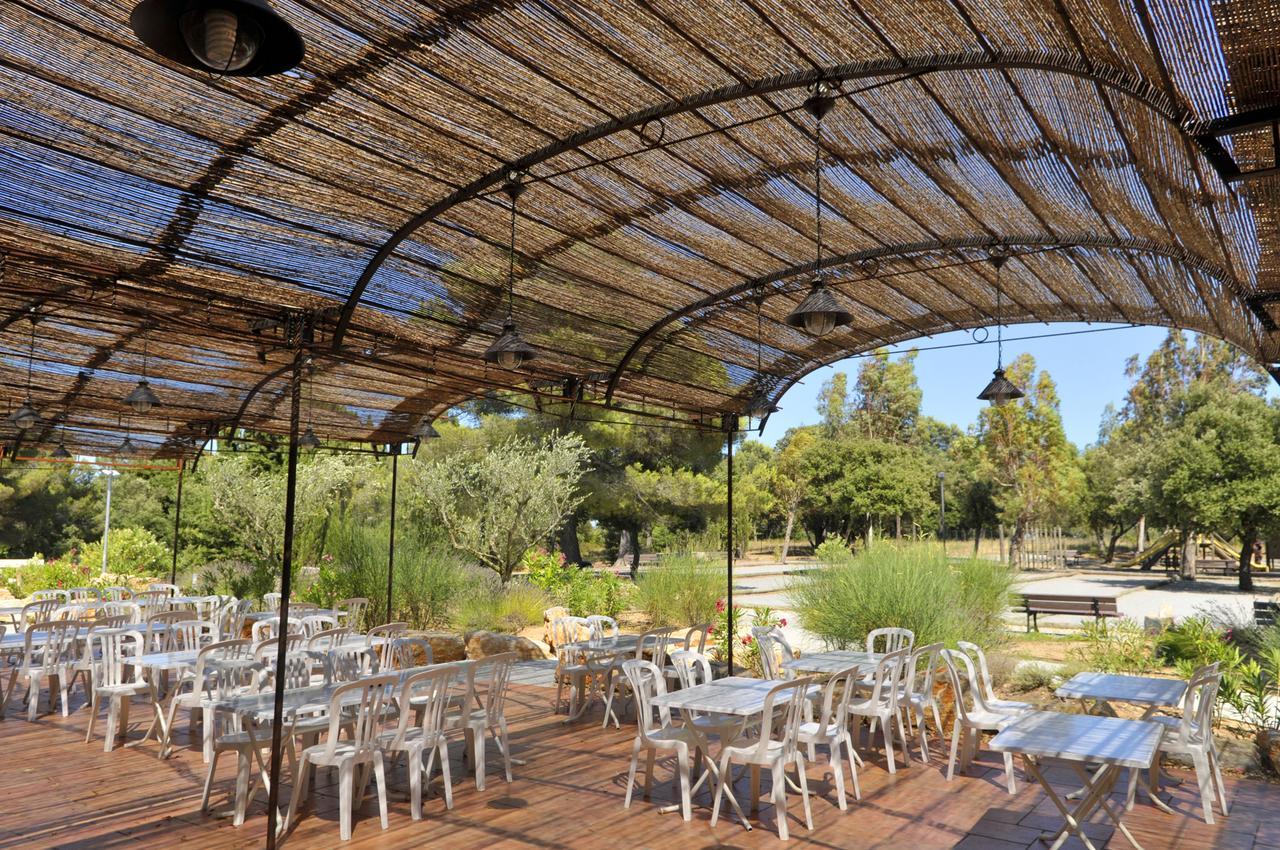 Hotel Le Castelet à Saint Aygulf Extérieur photo